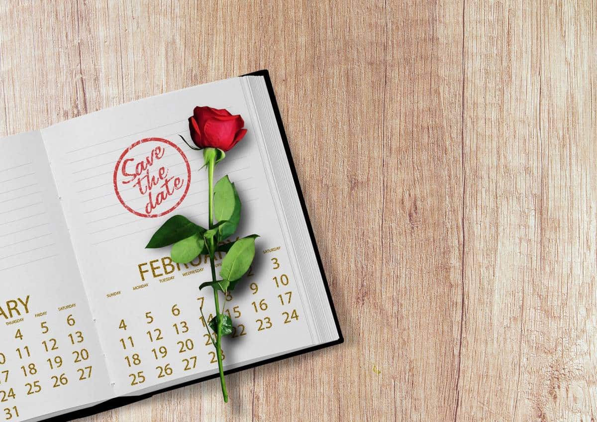 kalendarz weselny w formie notatnika z różą